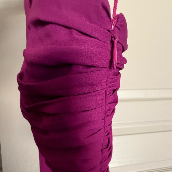 AMUR Atlas One Shoulder Gown in Sangria Flower 6 NWOT - Picture 7 of 13